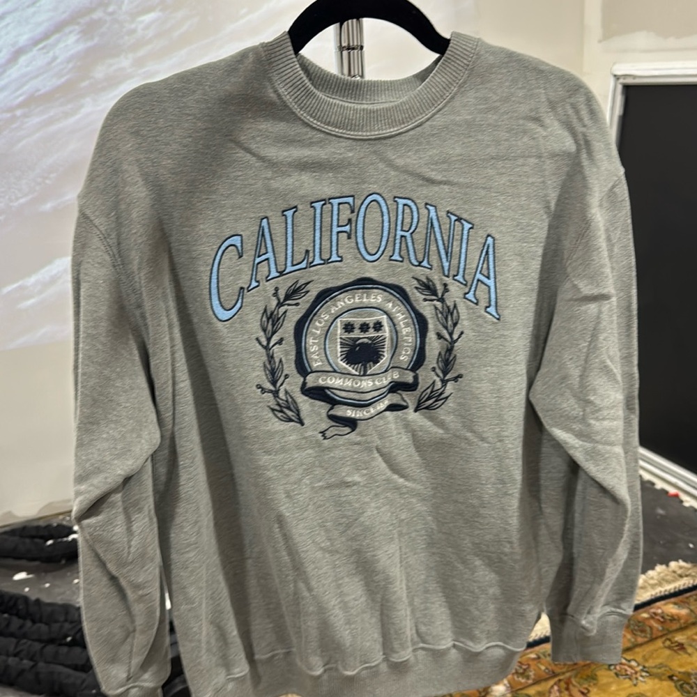 NWOT hollister sweatshirt